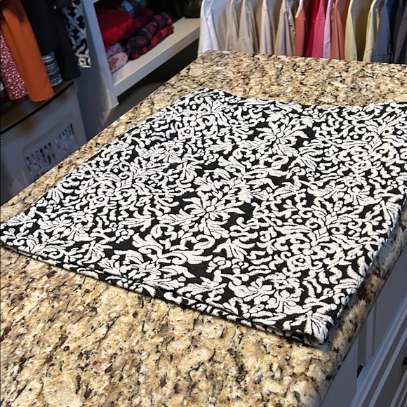 LOFT Black and White Damask Mini Skirt - Picture 4 of 4